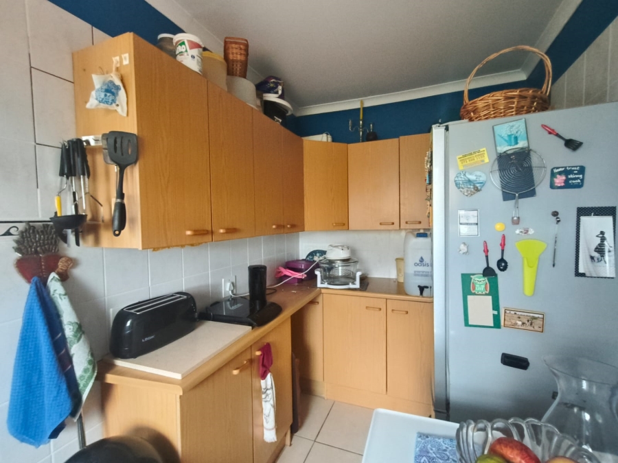 6 Bedroom Property for Sale in Paradise Beach Eastern Cape